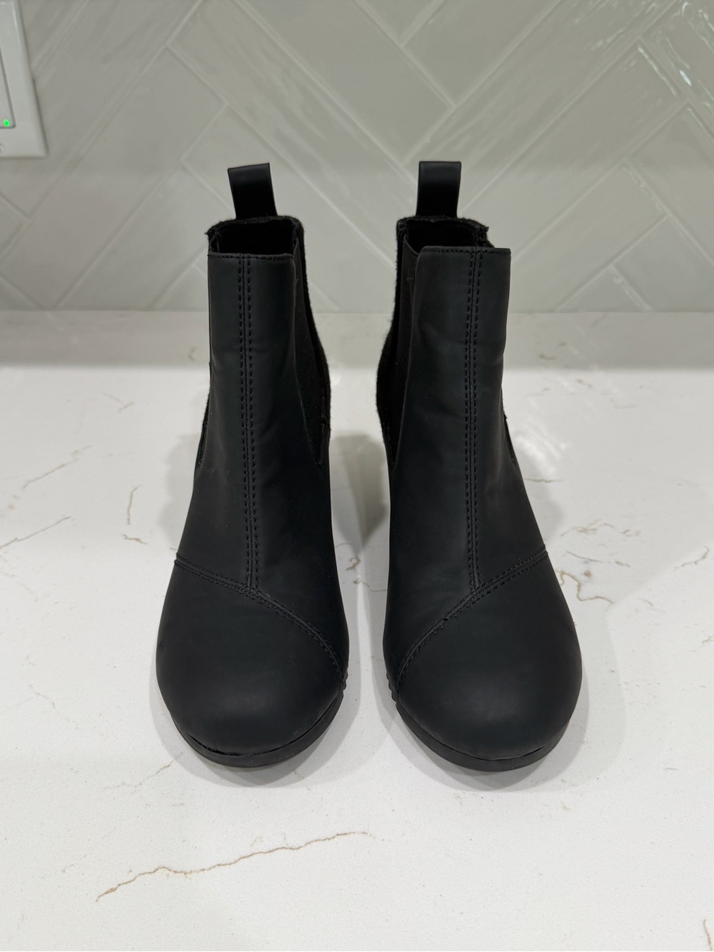 TOMS Bailey Black Wedge Chelsea Ankle Boots Size 7.5 Minimalist